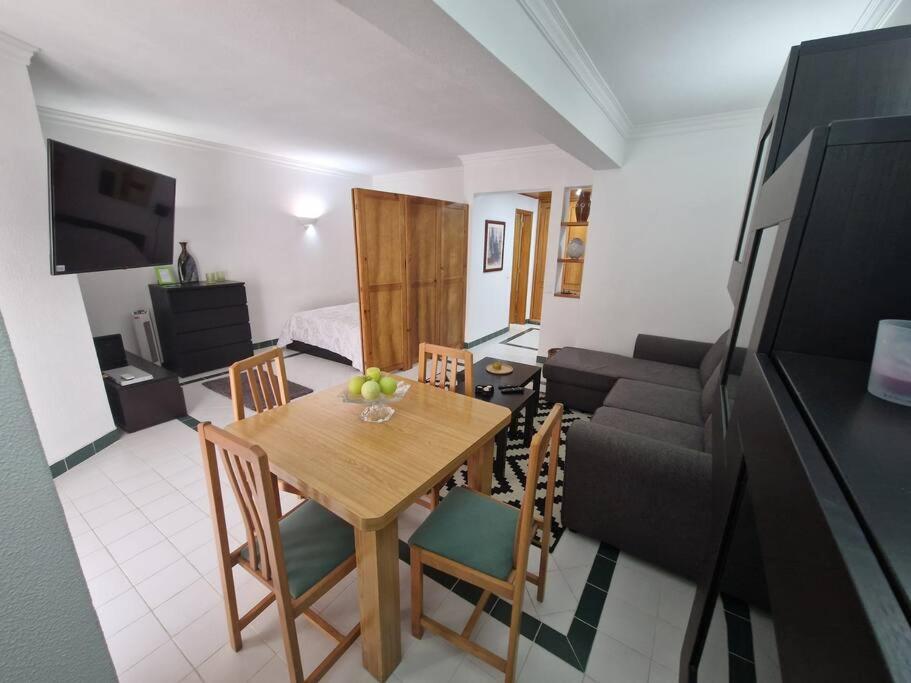 Charming Beachside Apartment- The Perfect Getaway! Albufeira Exterior foto