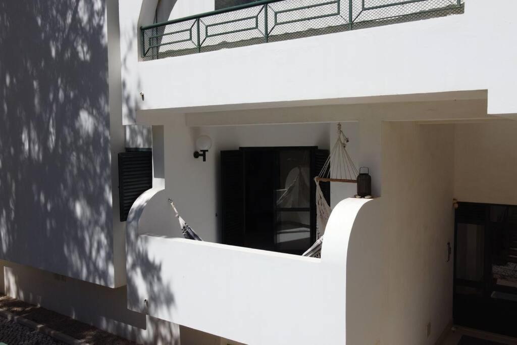 Charming Beachside Apartment- The Perfect Getaway! Albufeira Exterior foto