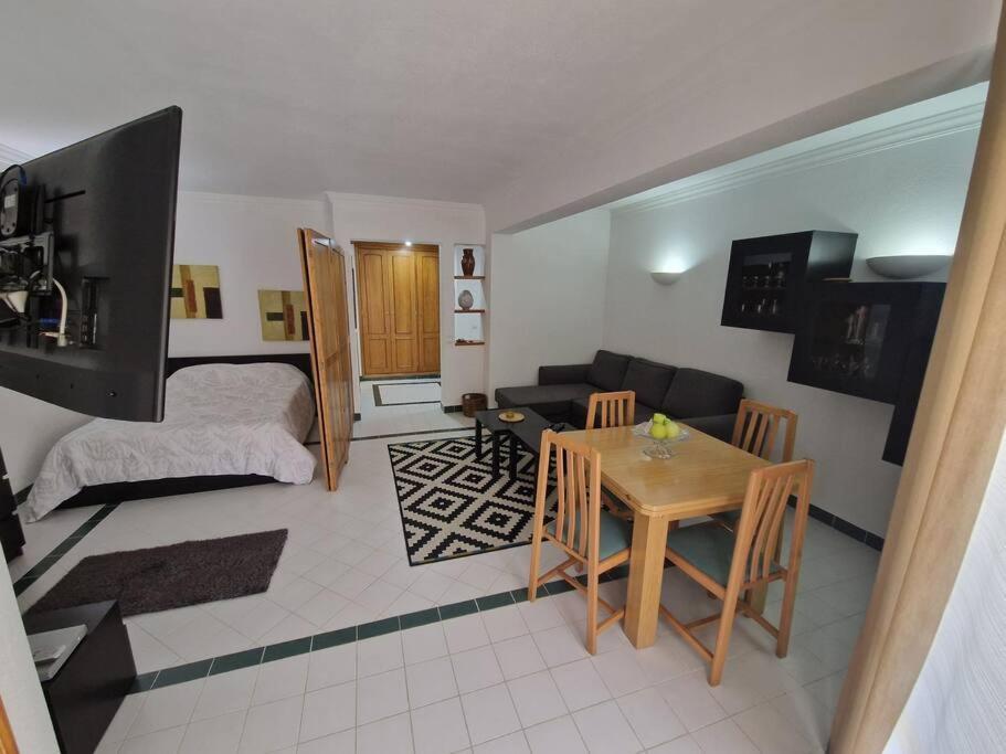 Charming Beachside Apartment- The Perfect Getaway! Albufeira Exterior foto