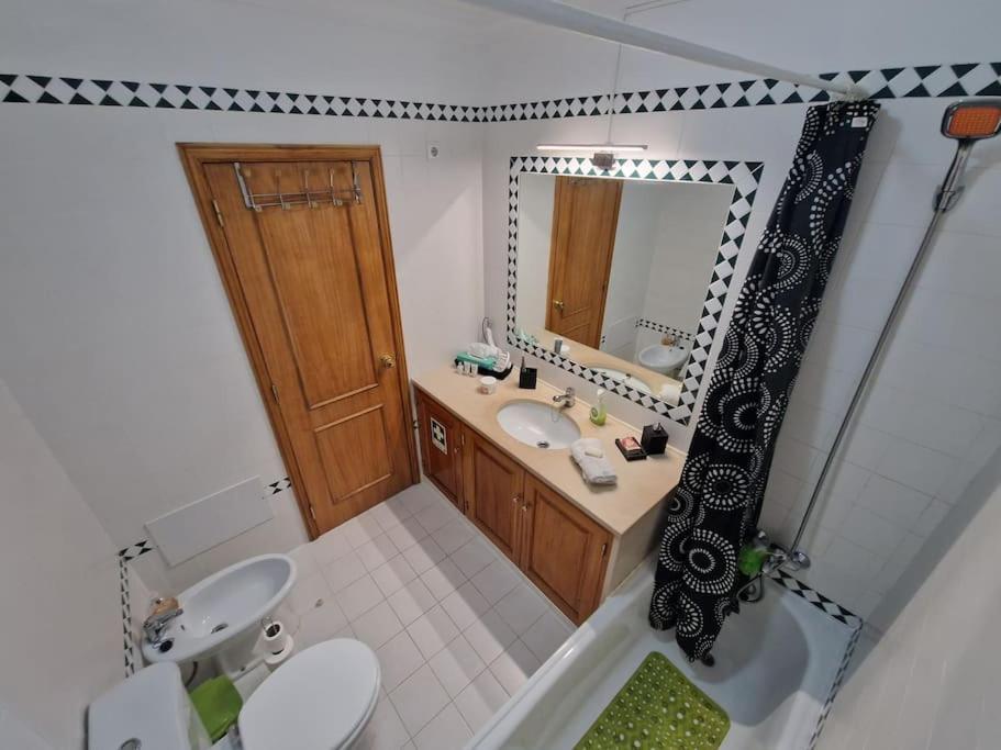 Charming Beachside Apartment- The Perfect Getaway! Albufeira Exterior foto