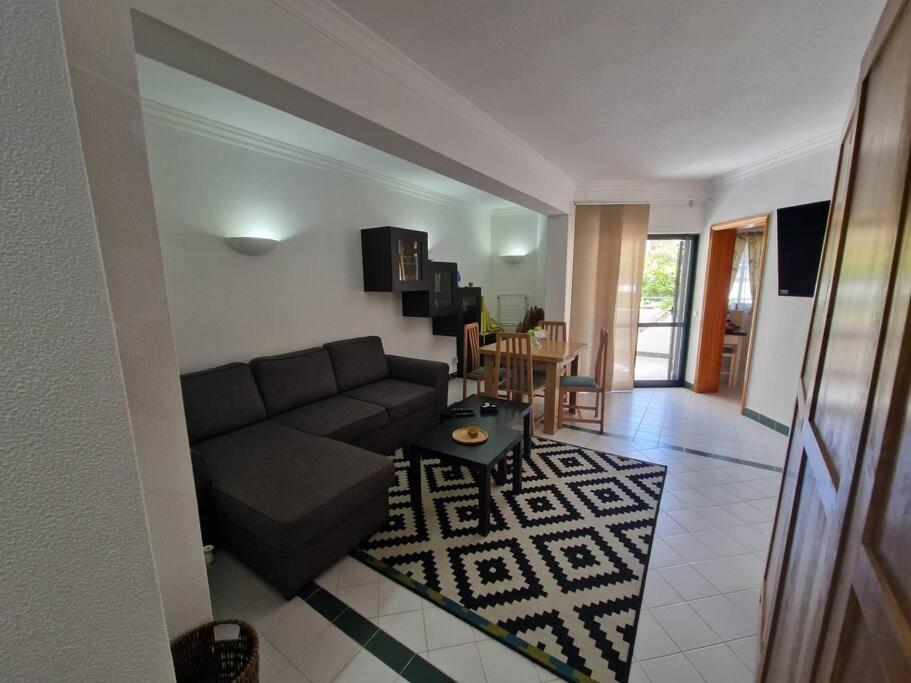 Charming Beachside Apartment- The Perfect Getaway! Albufeira Exterior foto