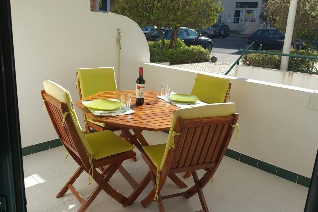 Charming Beachside Apartment- The Perfect Getaway! Albufeira Exterior foto