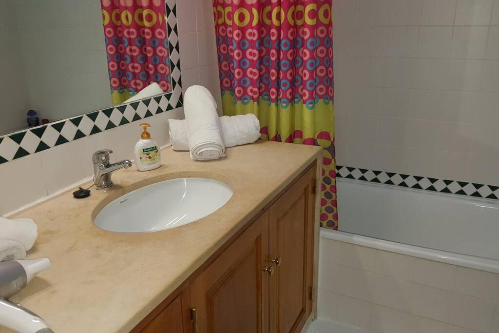 Charming Beachside Apartment- The Perfect Getaway! Albufeira Exterior foto