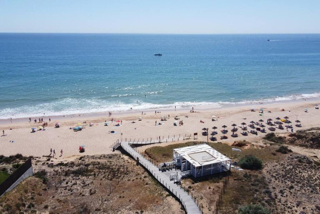 Charming Beachside Apartment- The Perfect Getaway! Albufeira Exterior foto